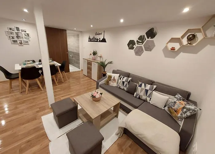 Raday Exlusive Apparttement In The Centre, For 6 People, 2 Rooms, 1 Living Room, 2 Bathrooms Free Coffee Apartmán *